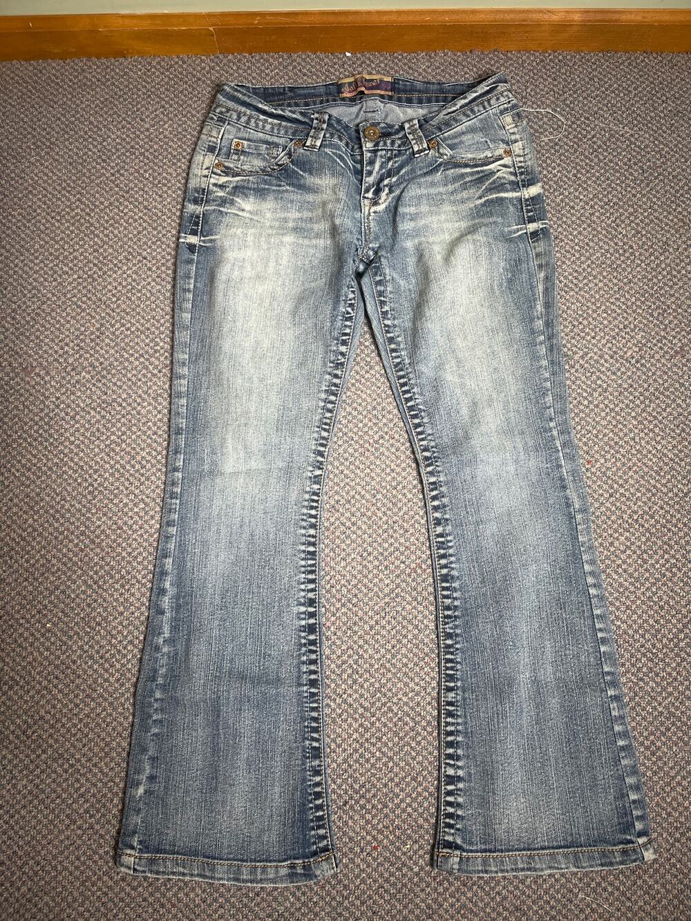 Wallflower Low Rise Light Wash Bootcut jeans size 7